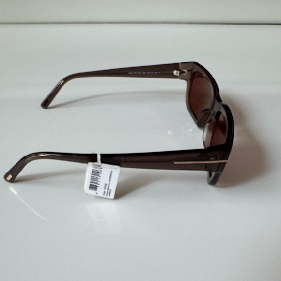 Tom Ford FT1075 Ezra Sunglasses Unisex Shiny Light Brown Bordeaux 54mm-19-140 •3 main image 9